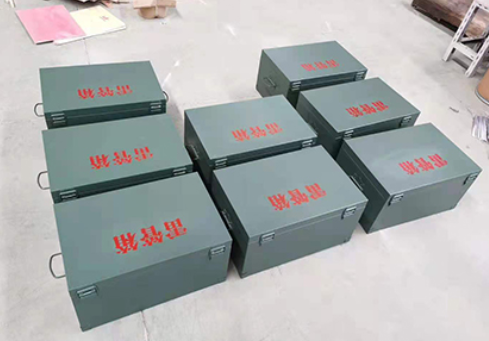 云龙炸药箱和雷管箱一般是怎么存放的？